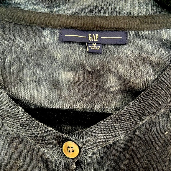 SOLD Gap Cropped Cardigan - Picture 2 of 3